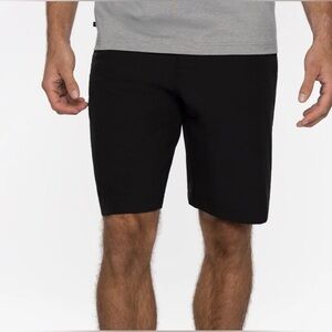 Travis Mathew Beck Shorts Size 34 Black Striped Golf Stretch Athletic Casual